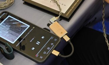 Article - How to use wired earphones on smartphones without a headphone jack?