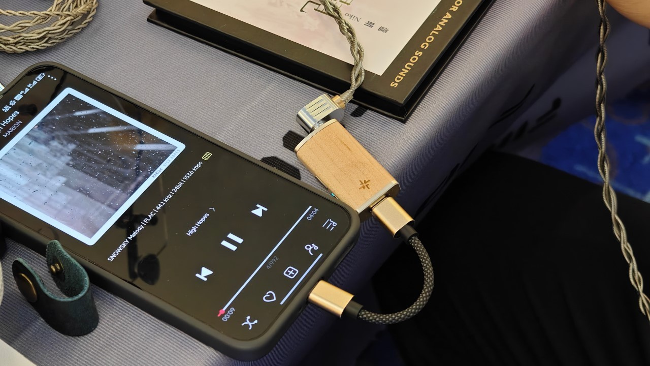 Image - How to use wired earphones on smartphones without a headphone jack?