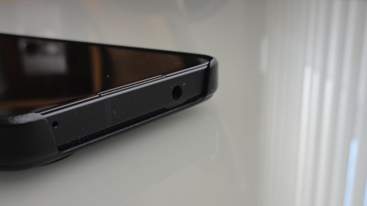 Image - Which smartphones released in 2024 and 2025 have a headphone jack?