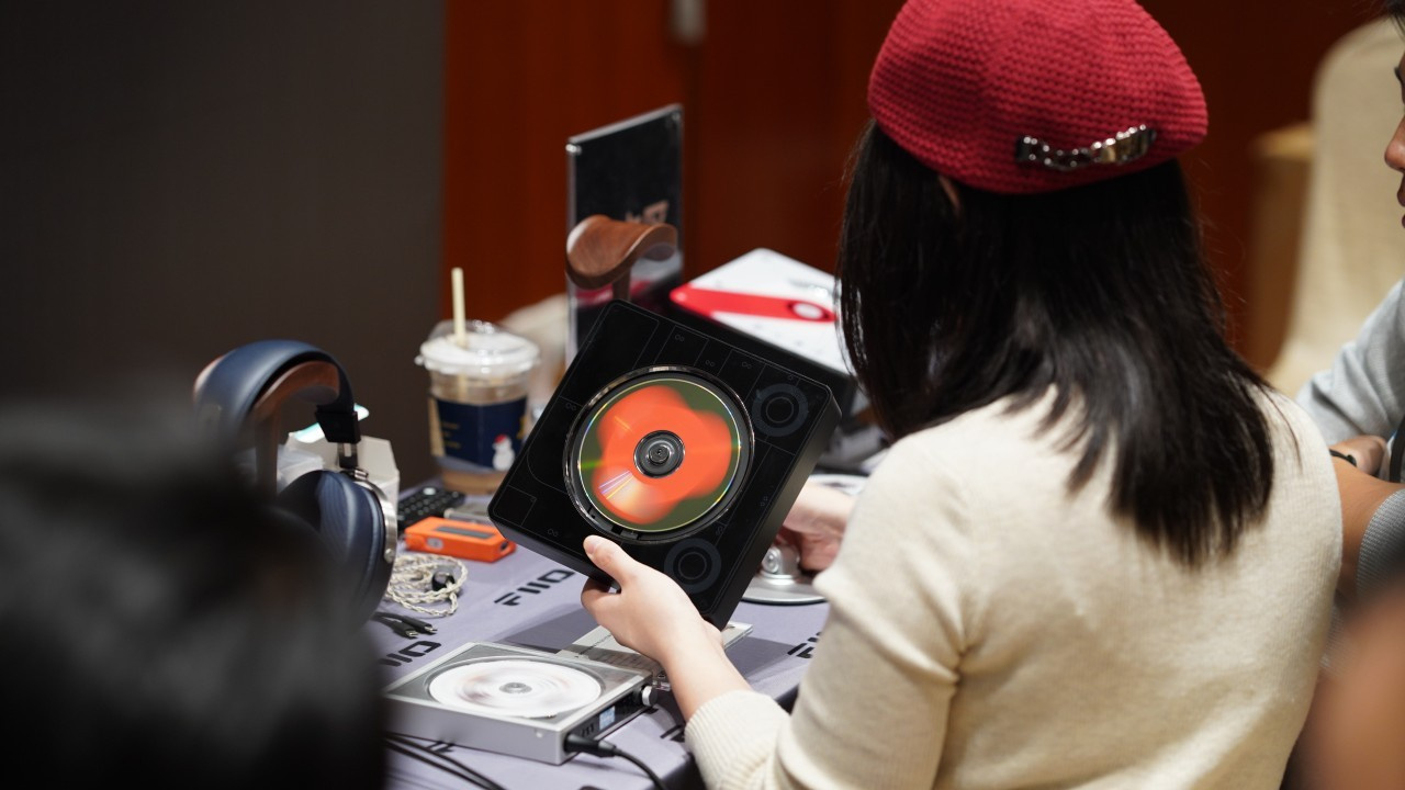 Portable FiiO SnowSky Beatbox CD Player.