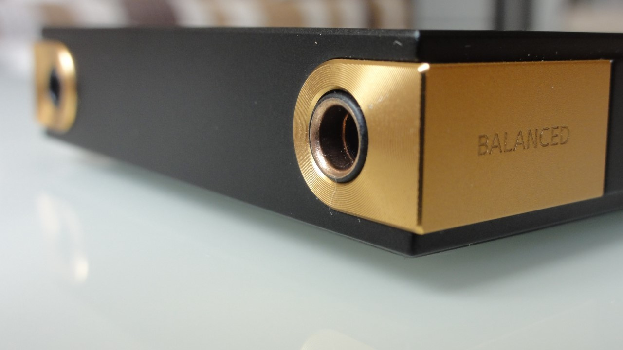 Photo of the balanced and single-ended (SE) headphone outputs of the Sony NW-ZX707 Digital Audio Player (DAP).