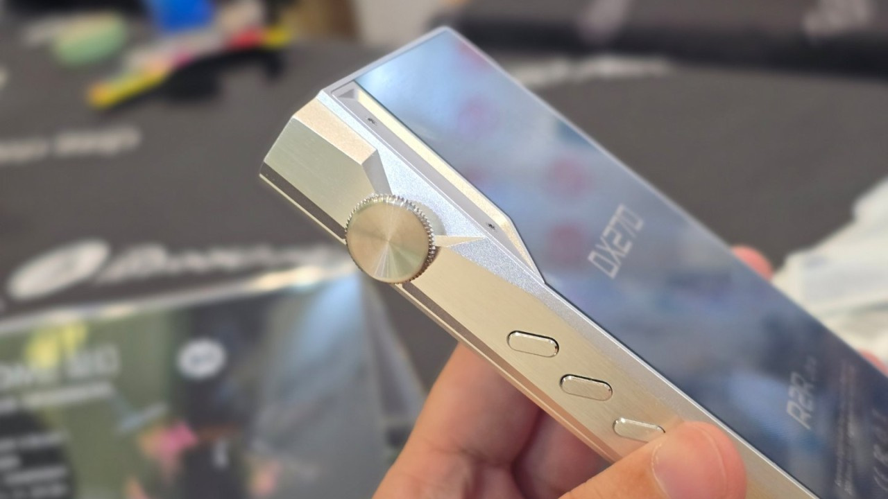 Physical buttons of the iBasso DX270 DAP.