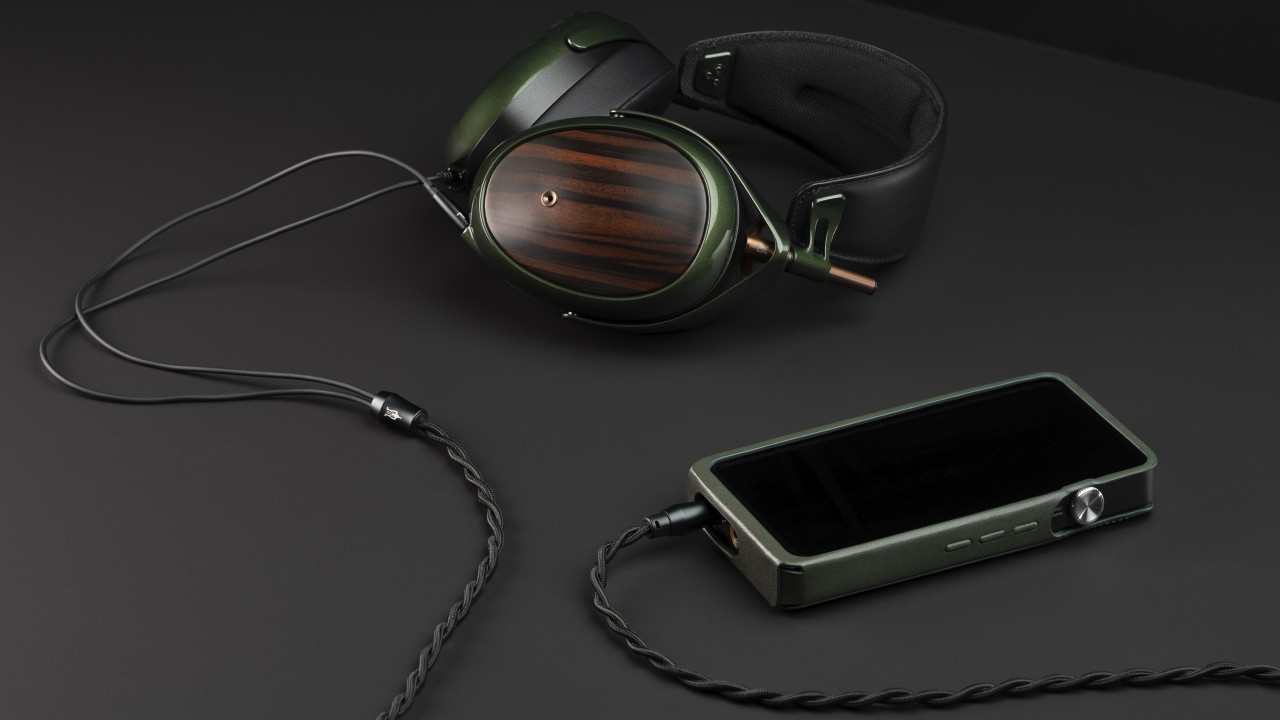 Meze STRADA connected to a Digital Audio Player.