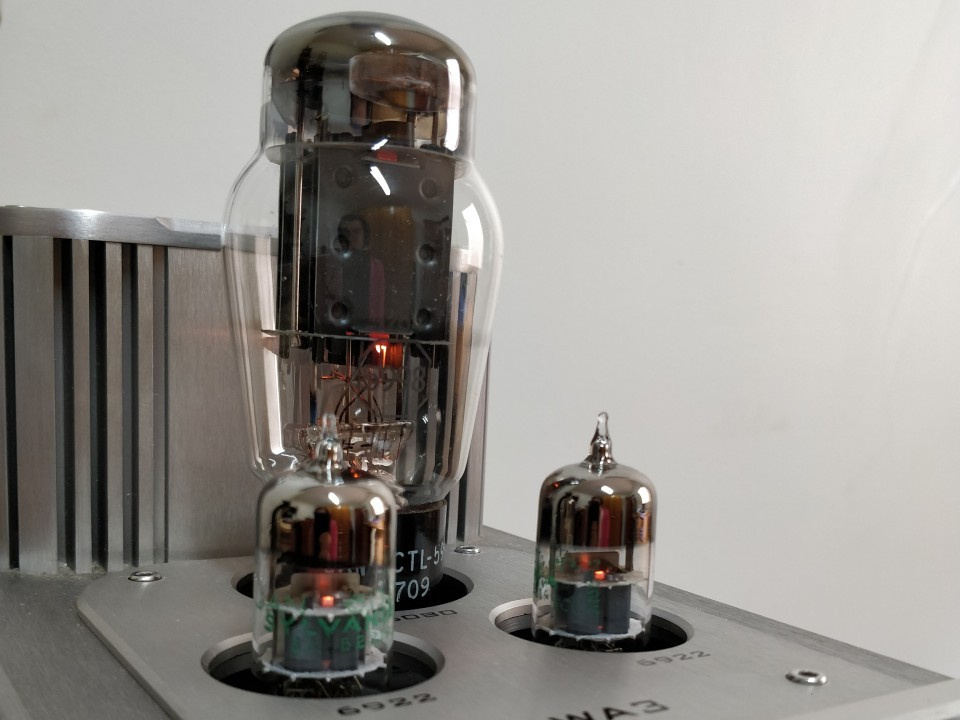 Set of preamplifier tubes and one power tube in an OTL tube amplifier.