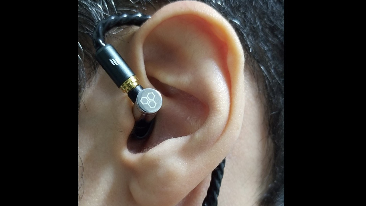 Bullet-style IEM called Final Audio E5000.