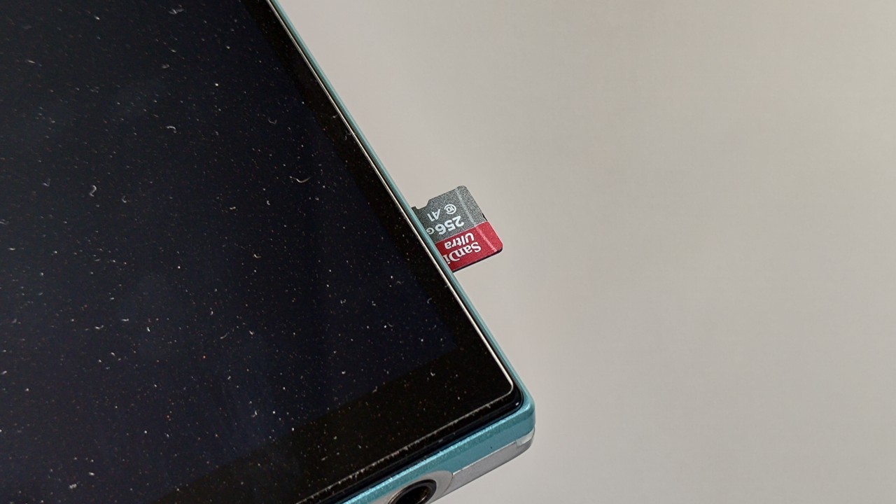 Article - How to Install a microSD Card in a DAP