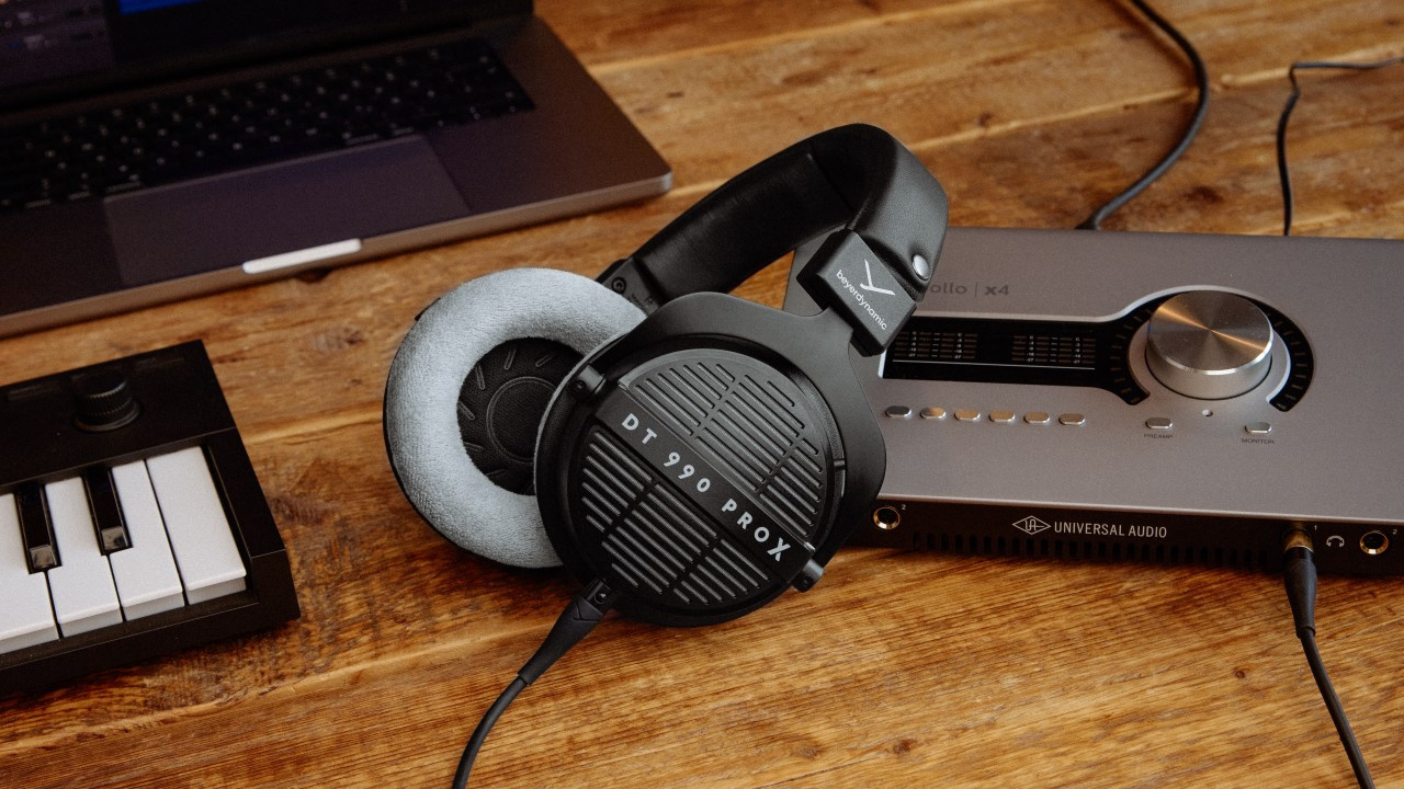 Fone de ouvido over-ear Beyerdynamic DT 990 Pro X.