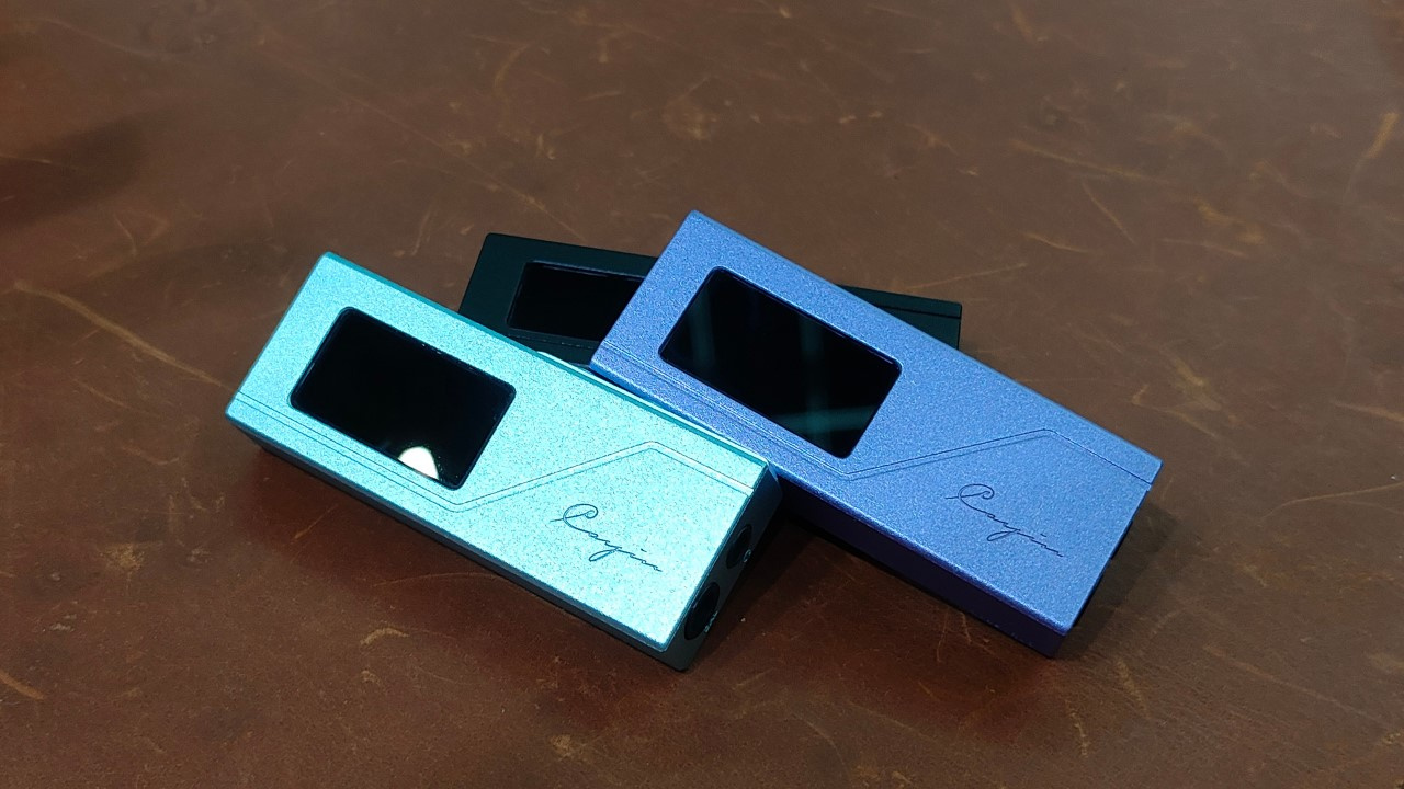 Foto do DAC/amp (dongle) Cayin RU3.