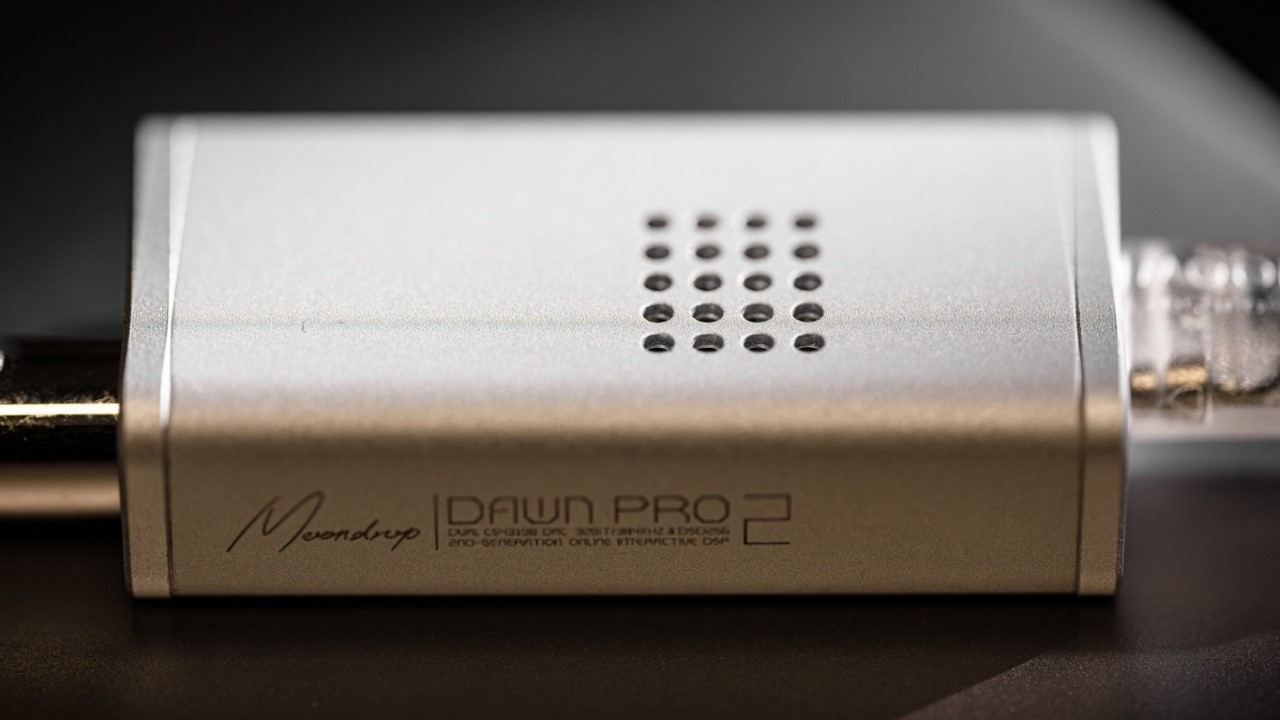 DAC/amp portátil ("dongle") Moondrop.