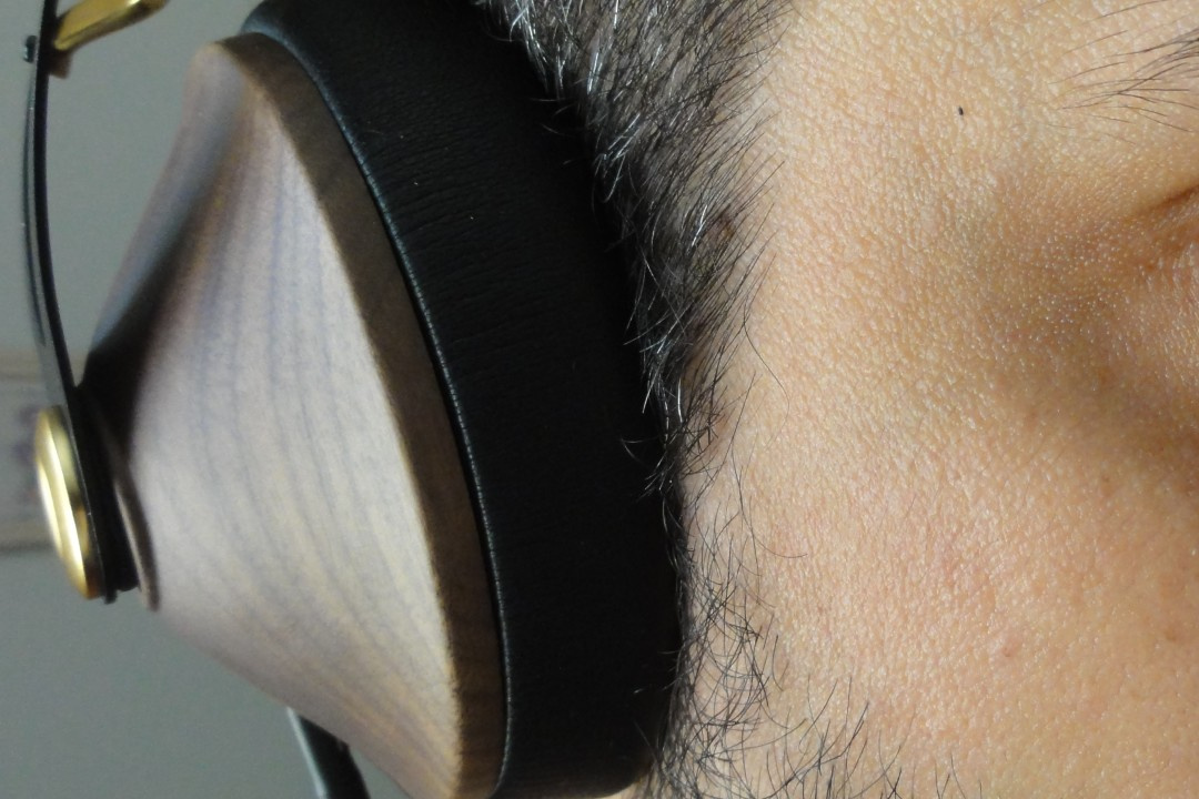 Ear cup (concha) de madeira do headphone Meze 99 Classics.