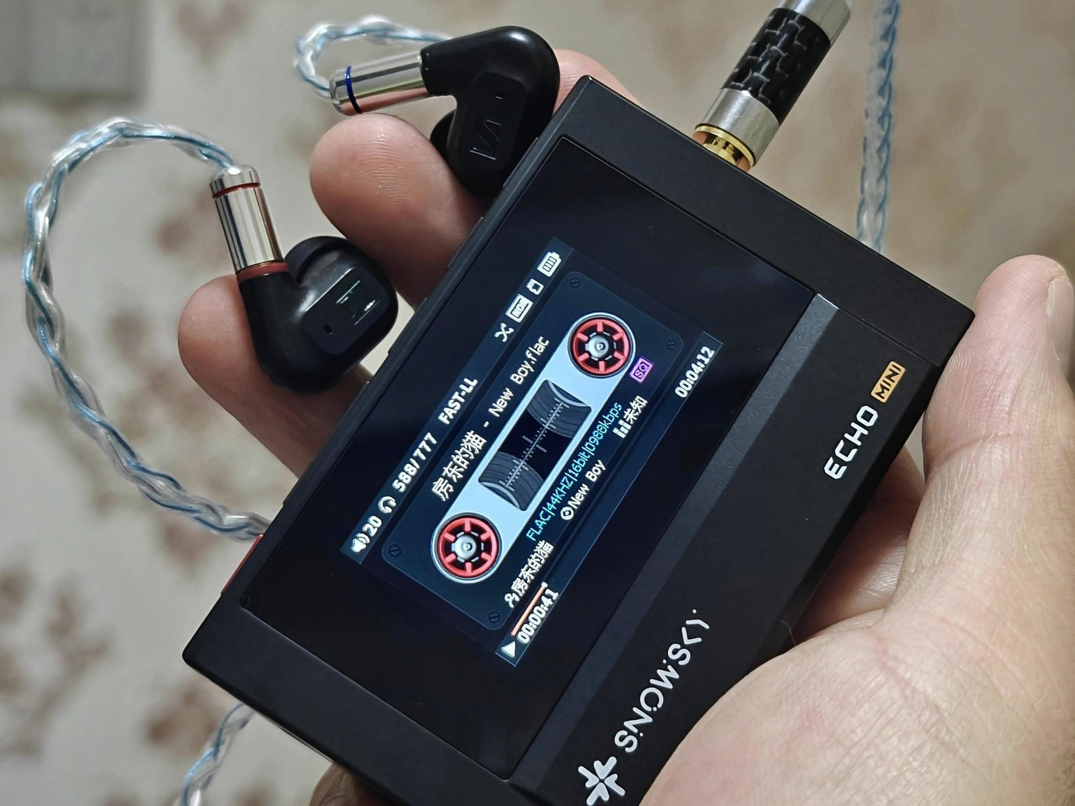 Fone in-ear Sennheiser IE 200 com o DAP FiiO SnowSky Echo Mini.