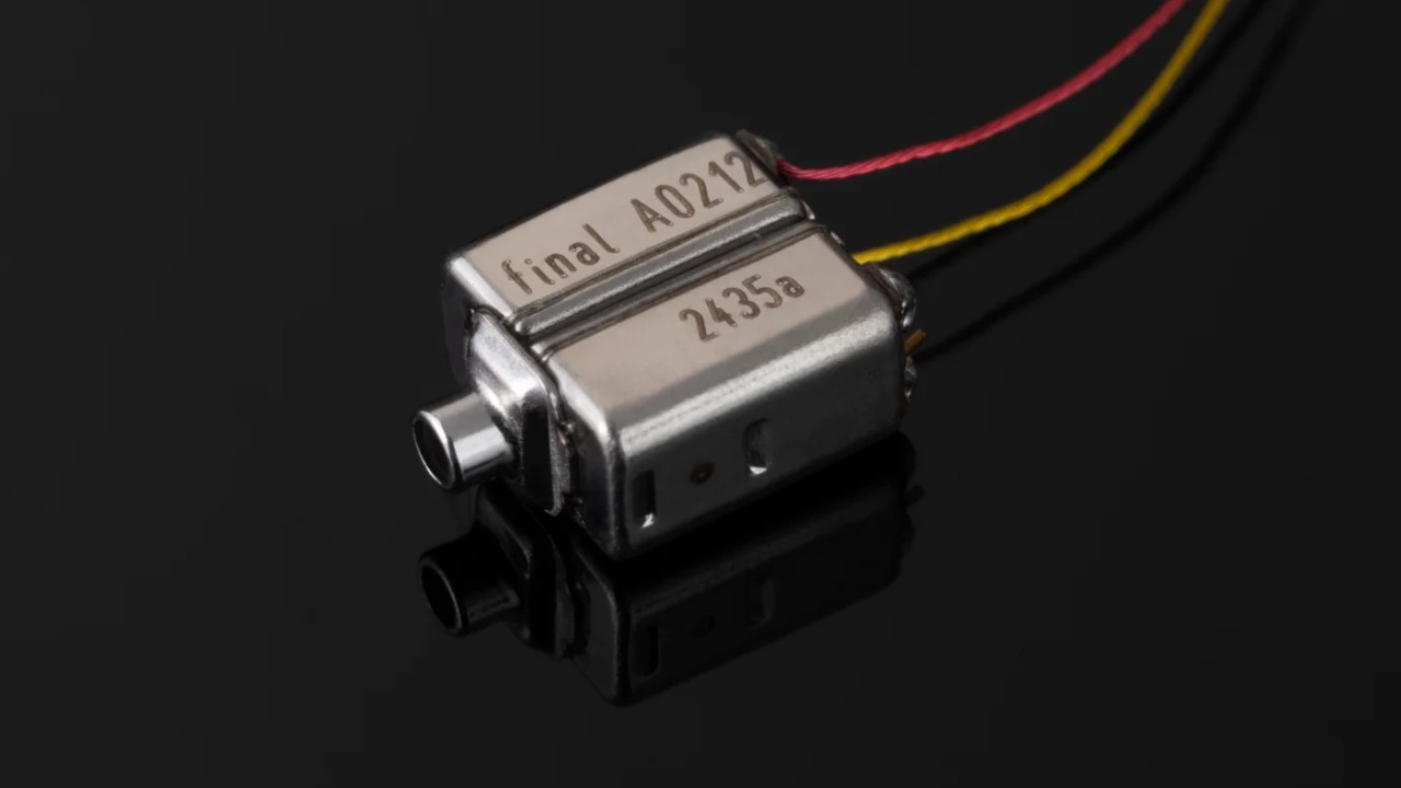 Drivers (alto-falantes) de armaduras balanceadas (BAs) utilizados no IEM Final Audio S6000.