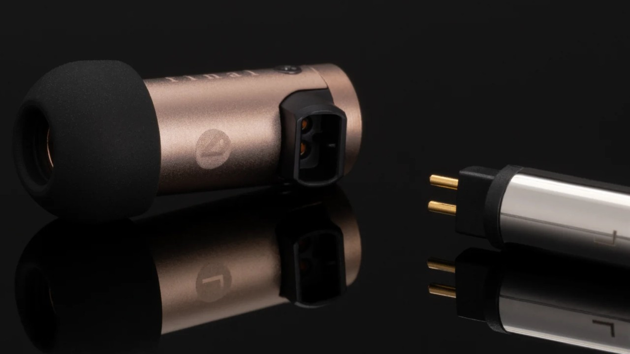 Conexão 2-pin do fone de ouvido in-ear Final Audio S6000.