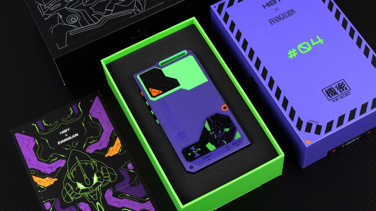 Caixa do Digital Audio Player (DAP) Hiby R4 Evangelion com seus acessórios.