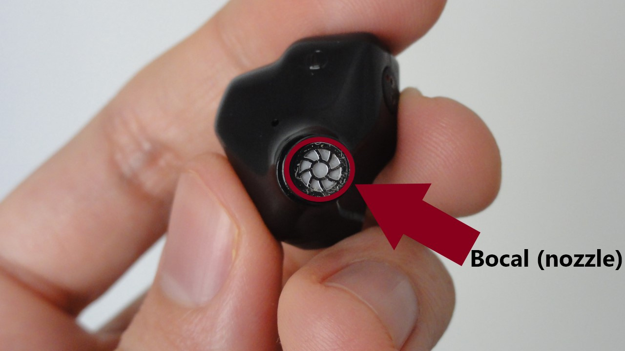Bocal (nozzle) de um fone de ouvido in-ear monitor (IEM).