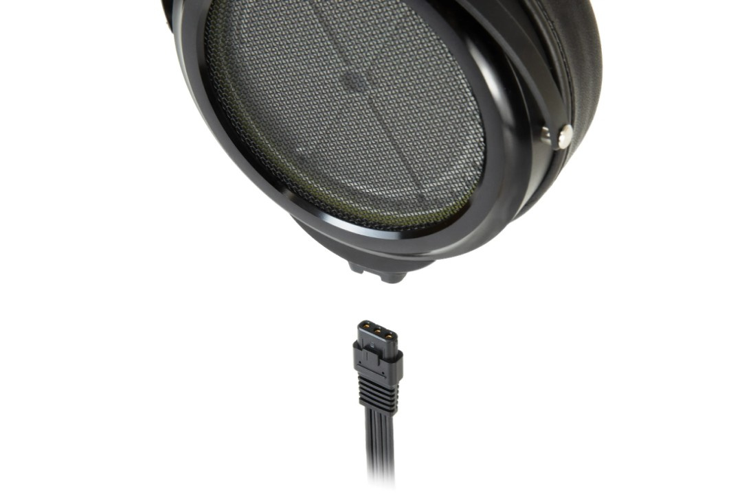 Sistema de cabos removíveis do Stax SR-009D.