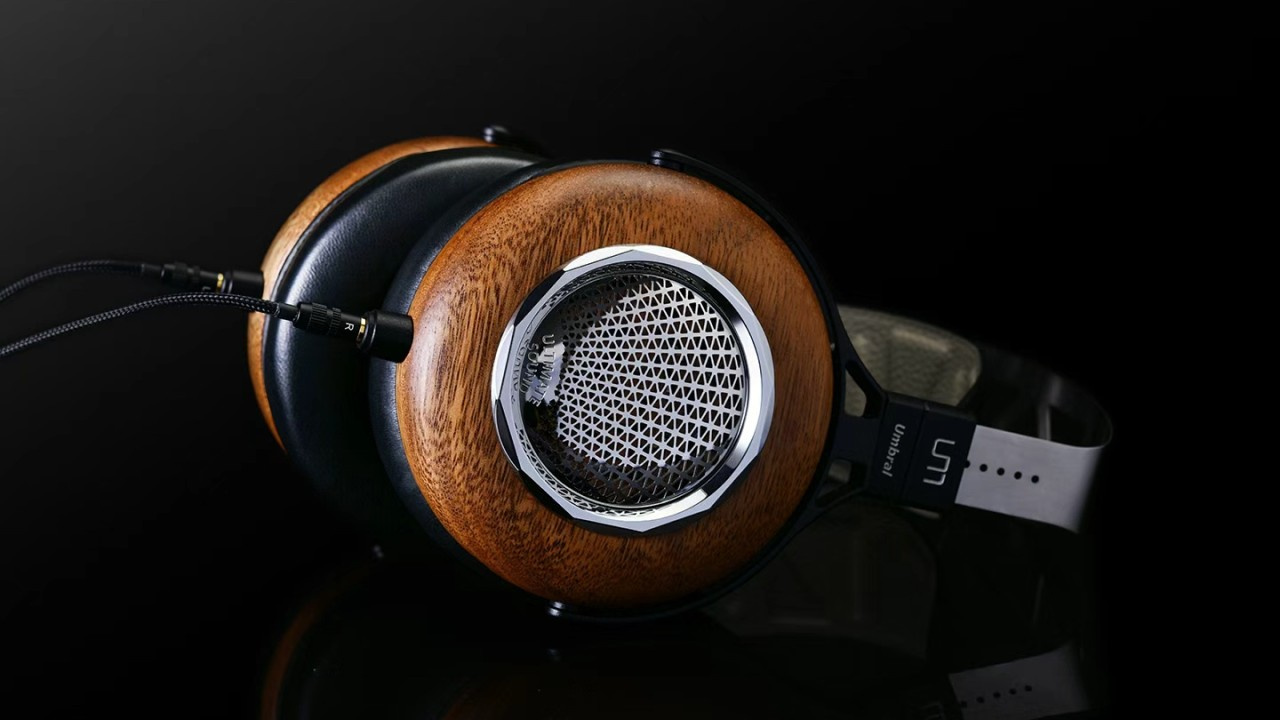 Renderização do fone de ouvido Unique Melody Umbral.