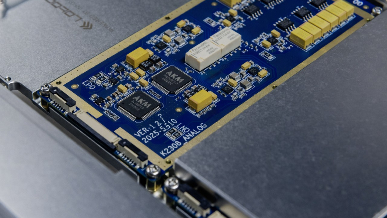 Placa do circuito digital do DAC/amp Lotoo Gungnir com o chip DAC AK4499EX.