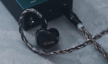Notícia - FiiO FX25 é lançado com 7 drivers e fibra de carbono