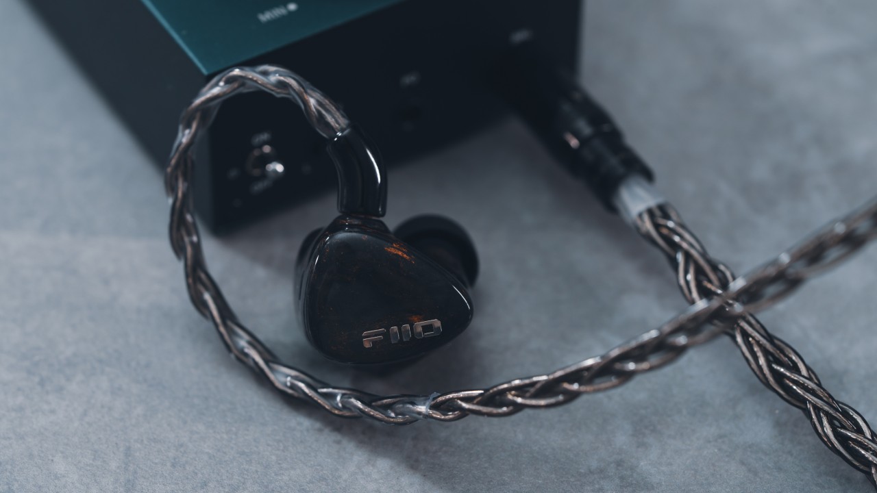 Imagem - FiiO FX25 é lançado com 7 drivers e fibra de carbono